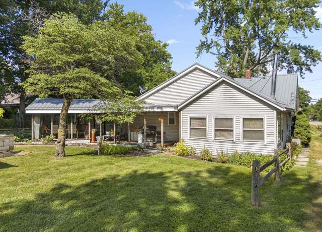 Property at 7547 Auburn Rd, Fort Wayne, IN 46825, 3 beds, 2.5 baths