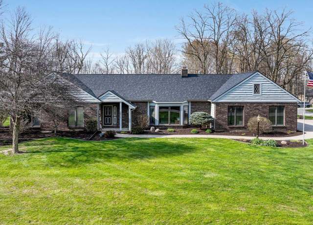 Property at 1015 N Greenbriar Drive Dr, Columbia City, IN 46725, 3 beds, 3 baths