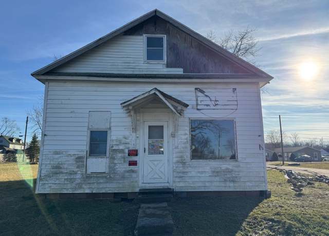 Property at 823 W Commercial St, Hartford City, IN 47348, 4 beds, 1 bath