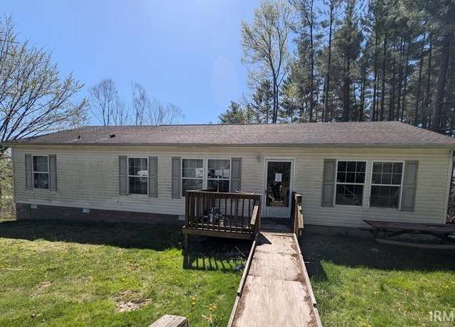 Property at 1500 N Algood Dr, Bloomfield, IN 47424, 3 beds, 2 baths