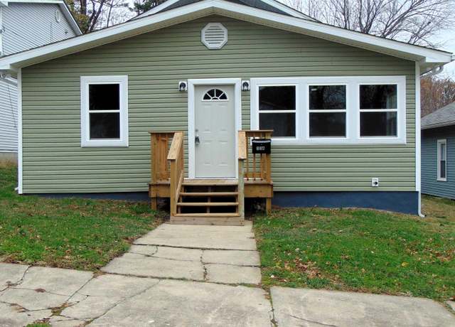 Property at 114 E Mill St, Oakland City, IN 47660, 4 beds, 2 baths