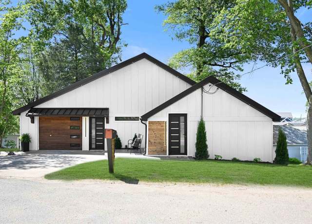 Property at 11721 N Elm Grove Dr, Syracuse, IN 46567, 3 beds, 2 baths