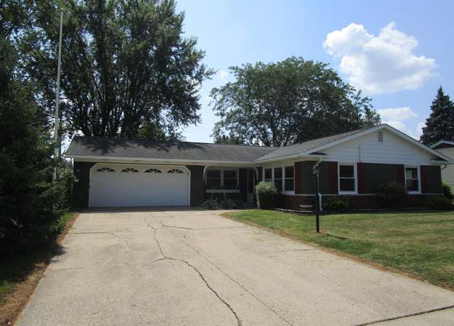Property at 600 Wedgewood Pl, Kendallville, IN 46755, 3 beds, 2 baths