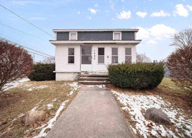 Property at 1535 Henry St, Huntington, IN 46750, 4 beds, 1.5 baths