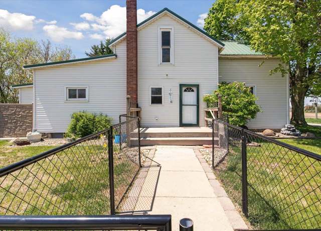 Property at 3407 E Wooster Rd, Pierceton, IN 46562, 4 beds, 1 bath