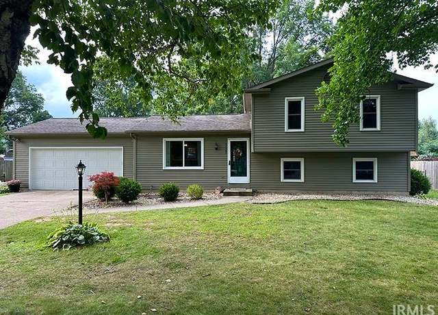 Property at 23392 Broadwood Dr, Elkhart, IN 46514, 4 beds, 2 baths