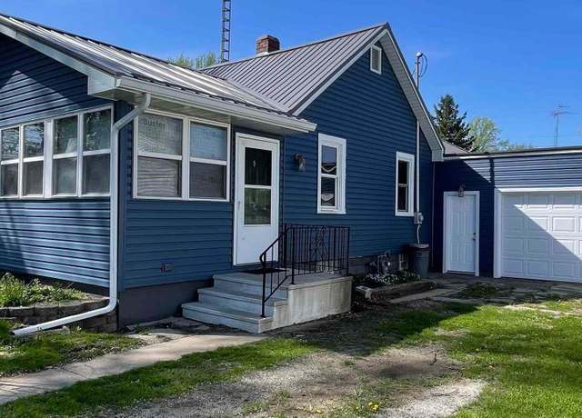Property at 305 W New York St, Knox, IN 46534, 2 beds, 2 baths