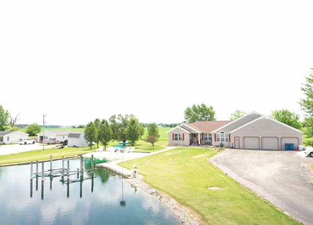 Property at 1247 W Division Rd, Huntington, IN 46750, 3 beds, 2 baths