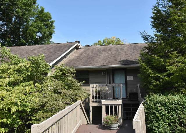 Property at 9463 S Pointe Retreat Dr, Bloomington, IN 47401, 2 beds, 2 baths