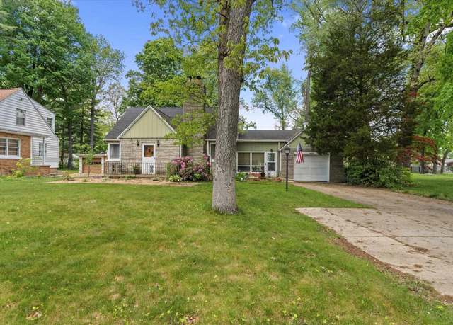 Property at 19573 Oakdale Ave, South Bend, IN 46637, 2 beds, 2 baths