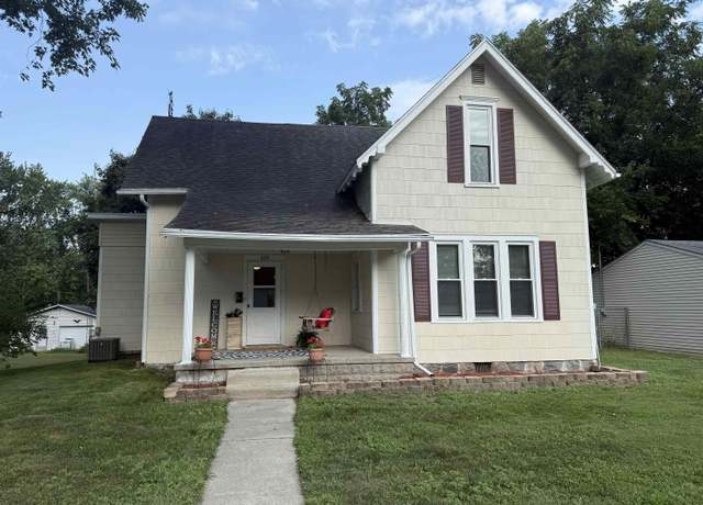 Property at 428 Clay St, Rochester, IN 46975, 3 beds, 1.5 baths