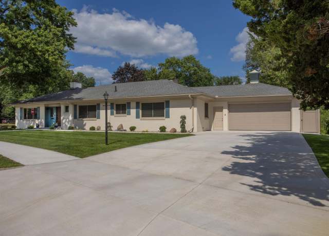 Property at 724 The Cir, Elkhart, IN 46514, 3 beds, 1.5 baths