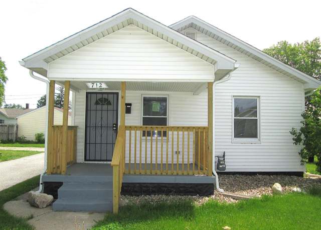 Property at 712 Hubbard St, Mishawaka, IN 46544, 2 beds, 1 bath
