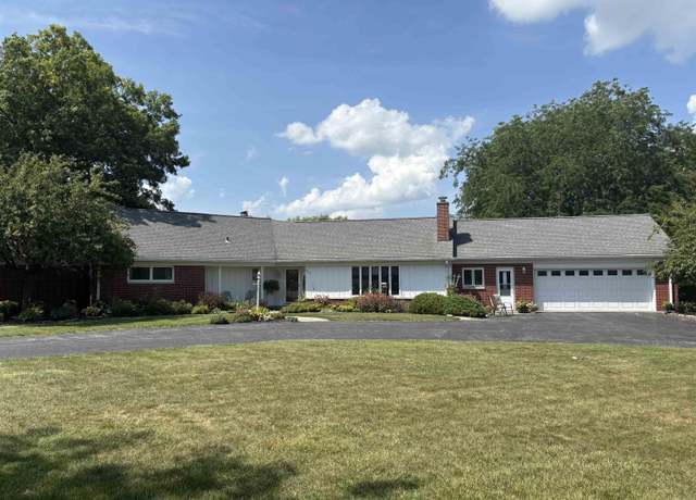 Property at 923 Riverview Dr, Bluffton, IN 46714, 3 beds, 2.5 baths