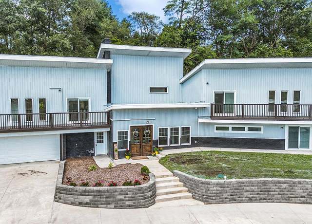 Property at 10559 Jefferson Blvd, Osceola, IN 46561, 4 beds, 3 baths