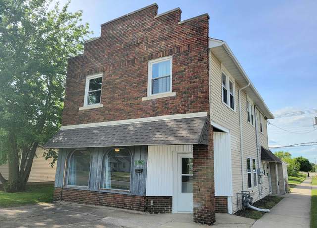 Property at 1702 Milburn Blvd, Mishawaka, IN 46544, 6 beds, 3 baths