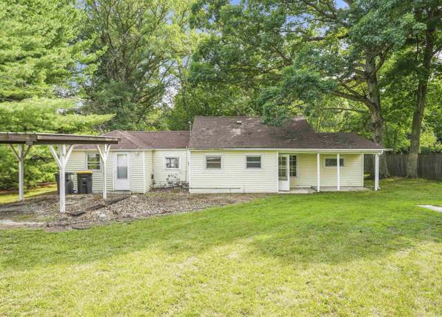 Property at 3102 Crestmont Dr, Fort Wayne, IN 46816, 3 beds, 2.5 baths