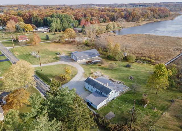 Property at 3095 W 100 N Loon Lk, Angola, IN 46703, 5 beds, 3 baths