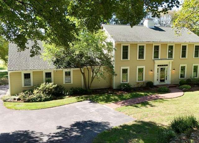 Property at 1403 Forest Hills Dr, Vincennes, IN 47591, 3 beds, 2.5 baths