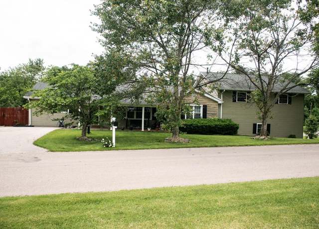 Property at 129 Edgewood Dr, Bedford, IN 47421, 5 beds, 3 baths