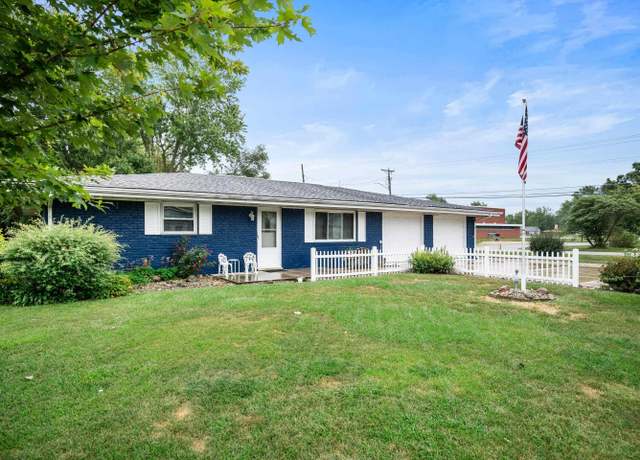 Property at 102 Clover Ln, Hartford City, IN 47348, 3 beds, 2 baths