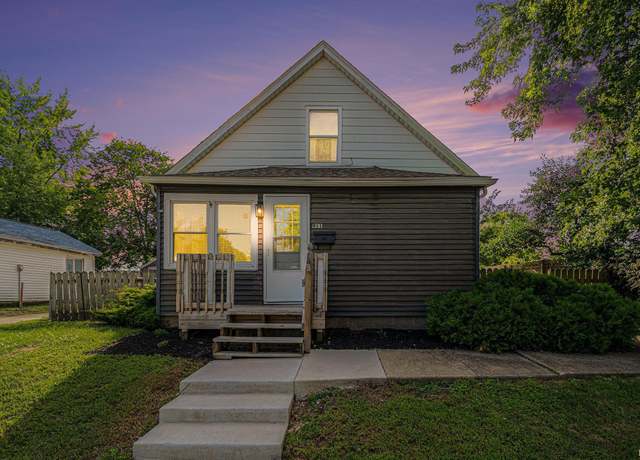Property at 911 S Laurel St, Mishawaka, IN 46544, 3 beds, 1 bath
