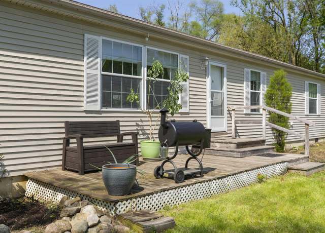 Property at 13625 8th St, Mishawaka, IN 46544, 4 beds, 2 baths
