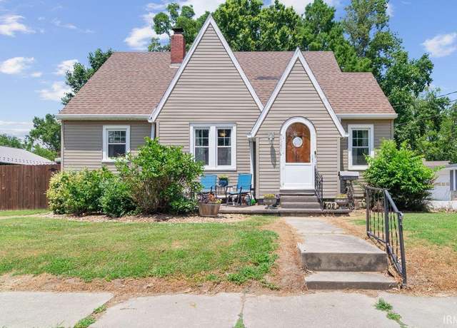 Property at 402 E Vine St, Fort Branch, IN 47648, 3 beds, 1 bath