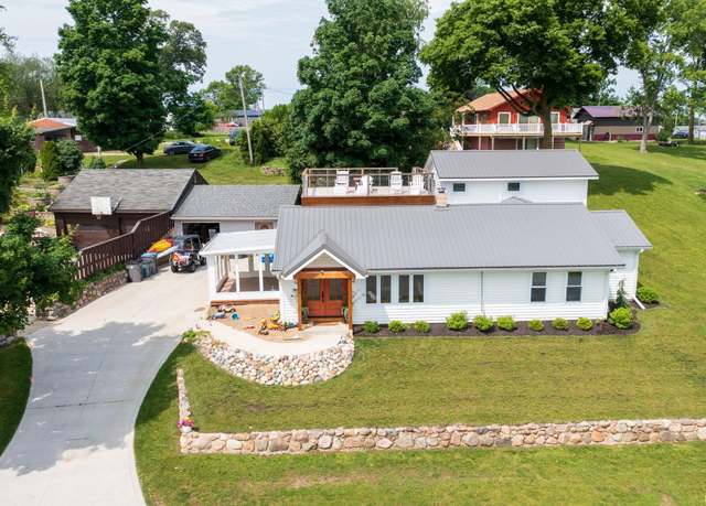 Property at 9061 E Hatchery Rd, Syracuse, IN 46567, 3 beds, 2 baths