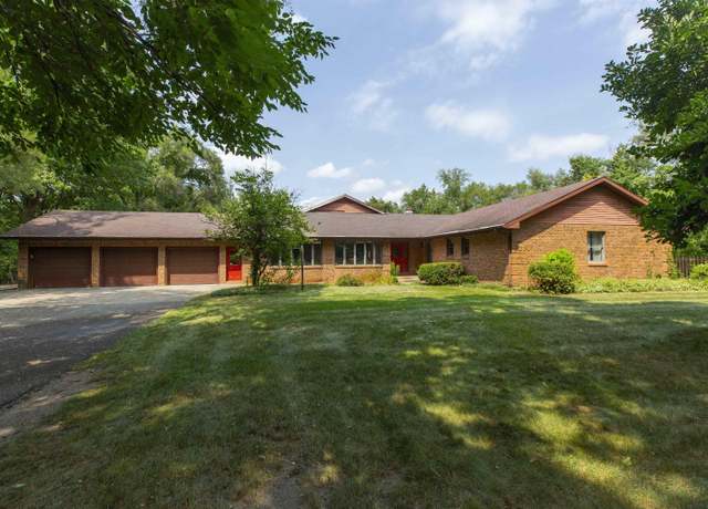 Property at 4326 Cassell Ave, Mishawaka, IN 46544, 4 beds, 3.5 baths