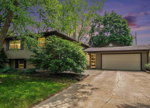 Property at 1708 Canterbury Dr, Elkhart, IN 46514, 5 beds, 4 baths