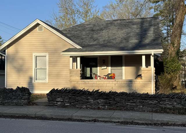 Property at 520 S Eagleson Ave, Bloomington, IN 47401, 3 beds, 1 bath