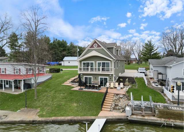 Property at 14 Ems D22d Ln, Syracuse, IN 46567, 3 beds, 4 baths