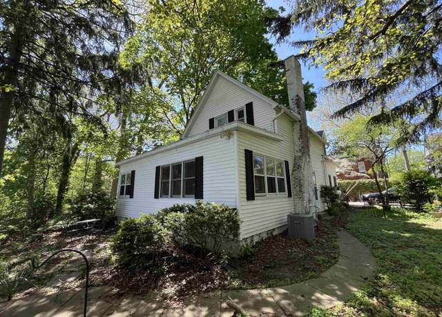 Property at 836 Dushane Ct, South Bend, IN 46616, 3 beds, 2 baths