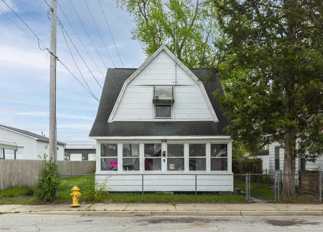 Property at 1116 Christyann St, Mishawaka, IN 46545, 3 beds, 1 bath