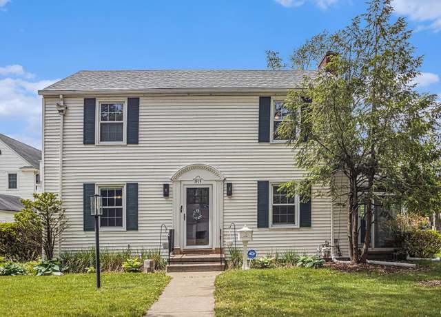 Property at 1919 Kessler Blvd, South Bend, IN 46616, 3 beds, 1.5 baths