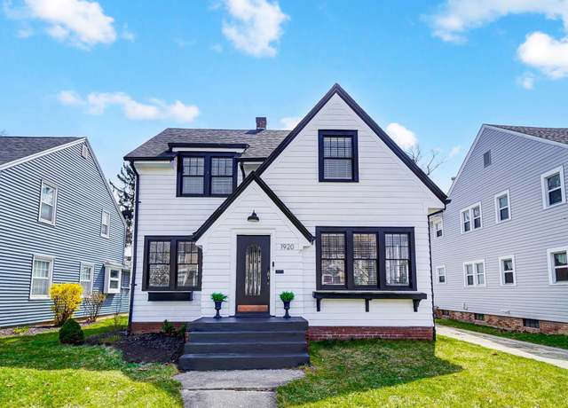 Property at 1920 Kenwood Ave, Fort Wayne, IN 46805, 3 beds, 1.5 baths