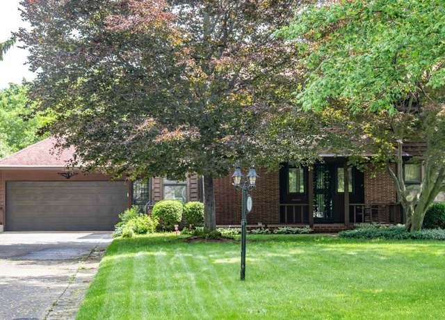 Property at 1618 Forest Park Blvd, Fort Wayne, IN 46805, 4 beds, 2.5 baths
