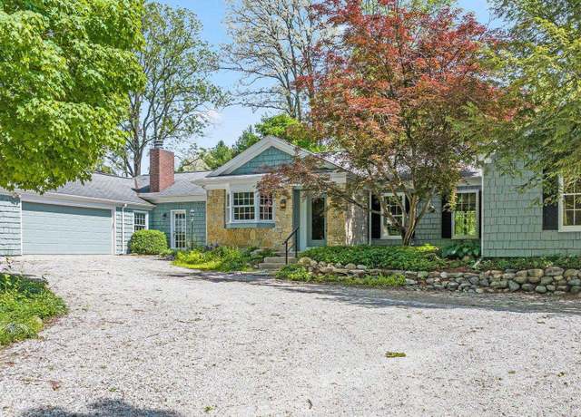 Property at 4101 W Hamilton Rd, Fort Wayne, IN 46814, 4 beds, 3 baths