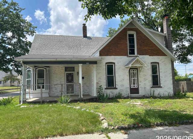 Property at 1008 S Main St, Ligonier, IN 46767, 3 beds, 2 baths