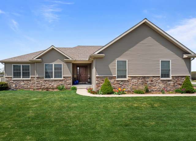 Property at 23095 Rumford Dr, South Bend, IN 46628, 3 beds, 2 baths