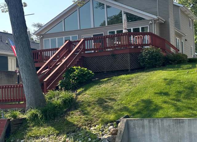 Property at 2910 Country Club Drive East Dr, Rochester, IN 46975, 4 beds, 3.5 baths