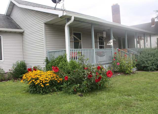 Property at 614 N Riverside Dr, Winamac, IN 46996, 3 beds, 1.5 baths