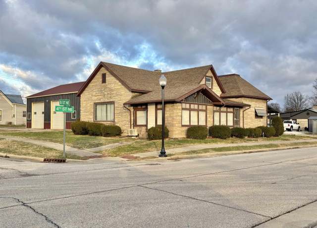 Property at 390 NE B St, Linton, IN 47441, 4 beds, 2 baths