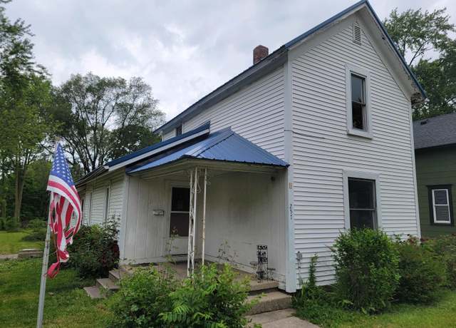 Property at 257 Center St, Auburn, IN 46706, 4 beds, 1 bath