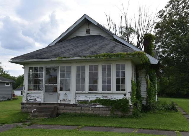 Property at 444 S 4th St, Mitchell, IN 47446, 2 beds, 1 bath
