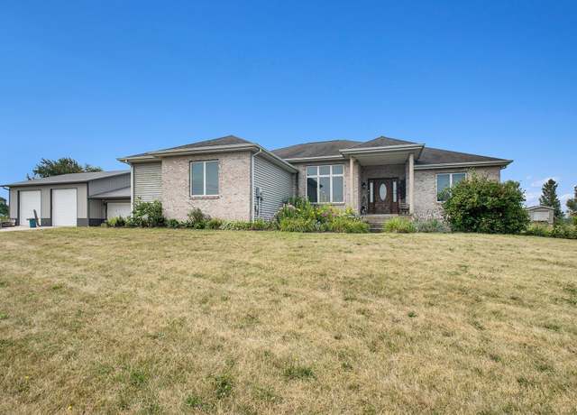 Property at 4715 W 200 Rd S, Warsaw, IN 46580, 4 beds, 3 baths