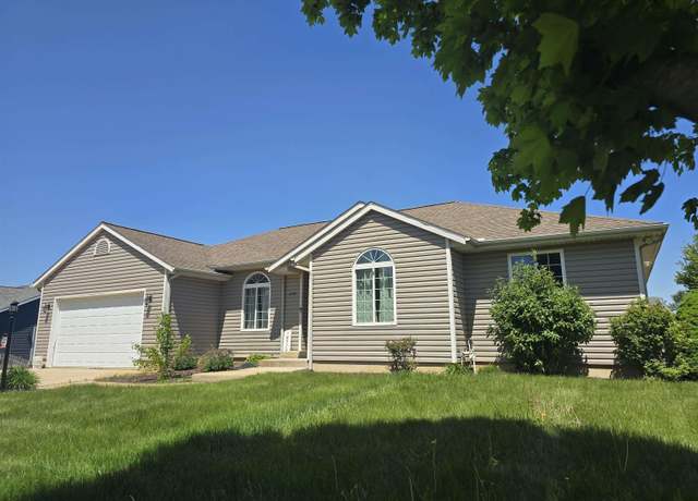 Property at 2738 E Muirfield Rd, Winona Lake, IN 46590, 5 beds, 3 baths