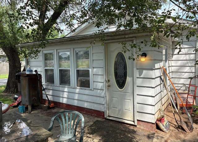 Property at 1525 Fremont St, South Bend, IN 46628, 1 bed, 1 bath