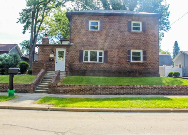 Property at 619 Richmond St, Winchester, IN 47394, 4 beds, 1.5 baths